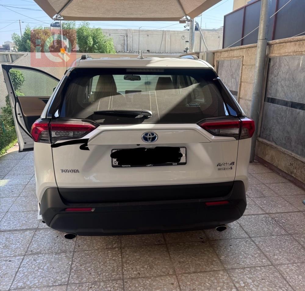 تۆیۆتا ڕاڤ 4